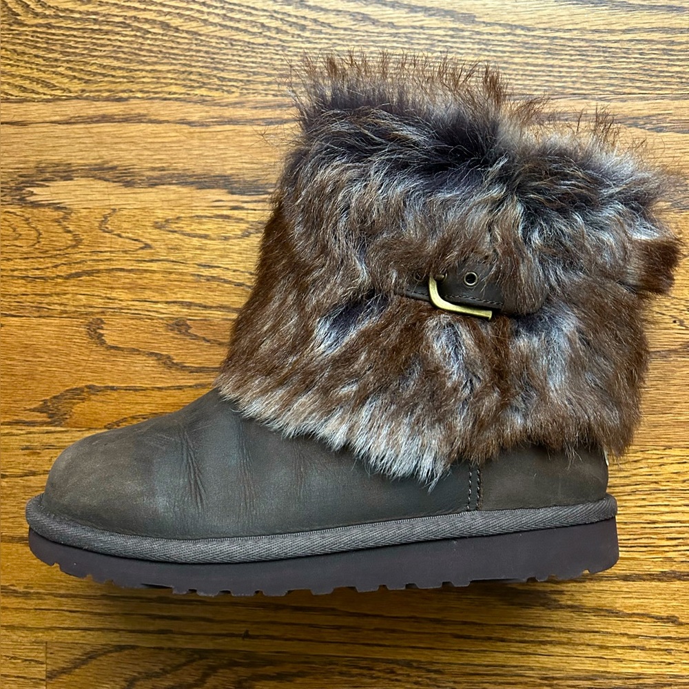 UGG
